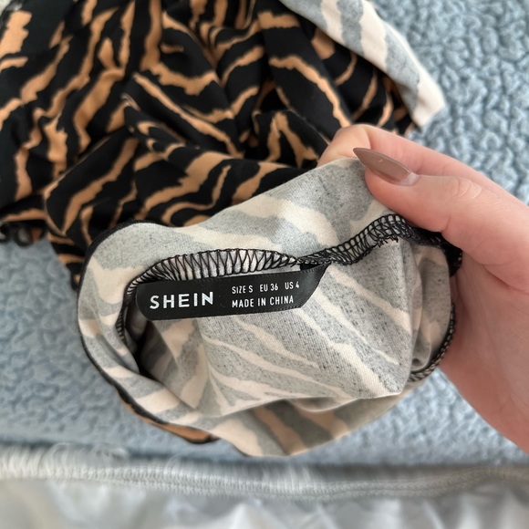 Zebra Printed Long Sleeve Mock Neck Long Sleeve Crop Top - Picture 8 of 8